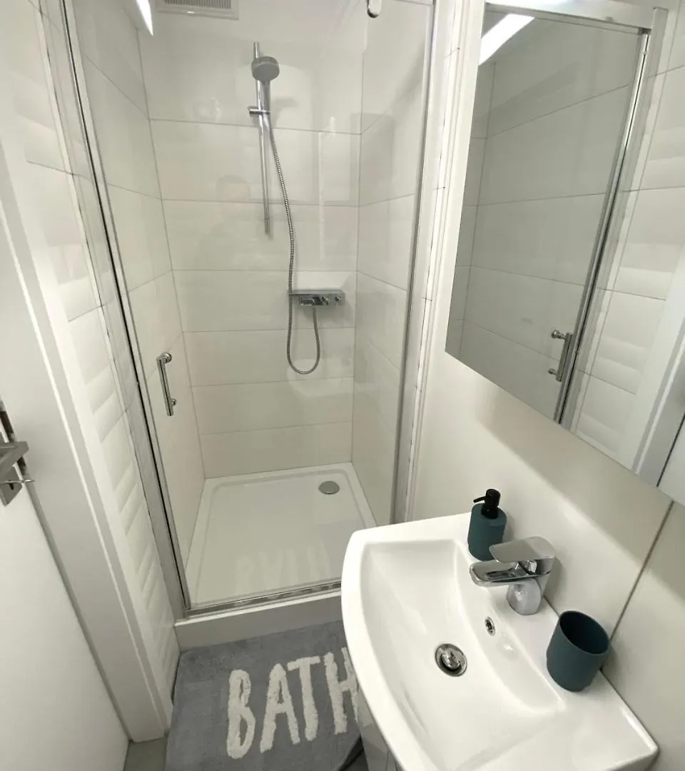 Student House Pawilony Apartment Warsaw